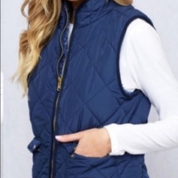 Reversible Sherpa Vest - Picture 15 of 16